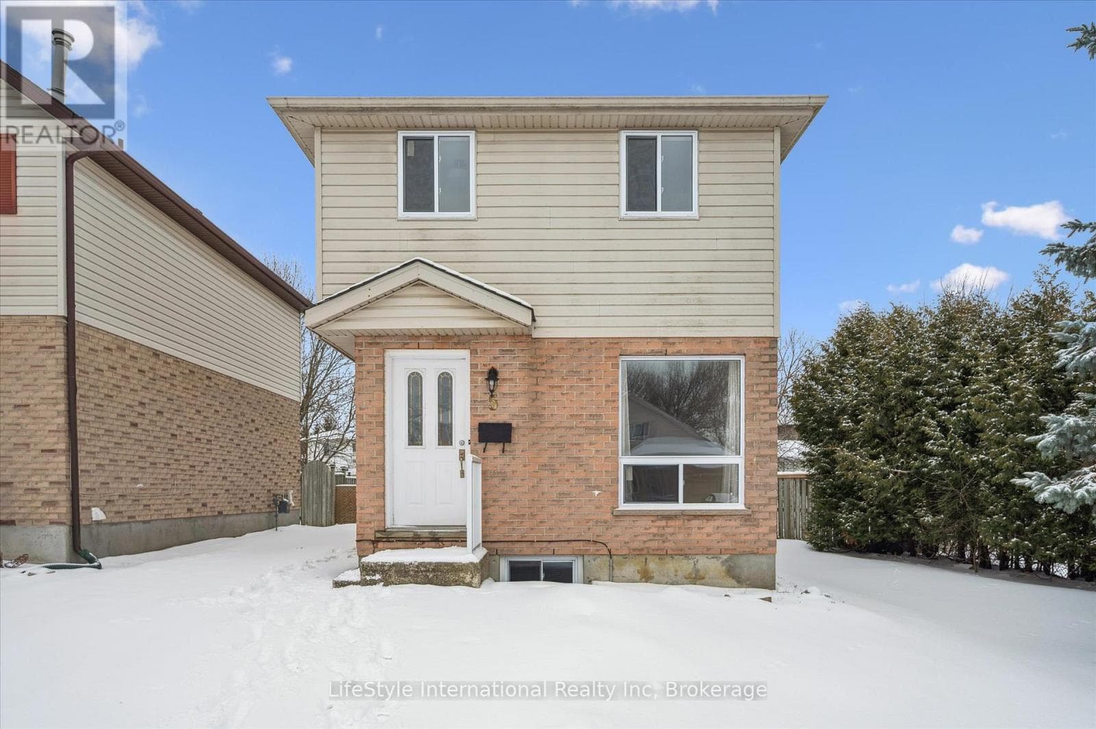 5 TROY CRESCENT in 