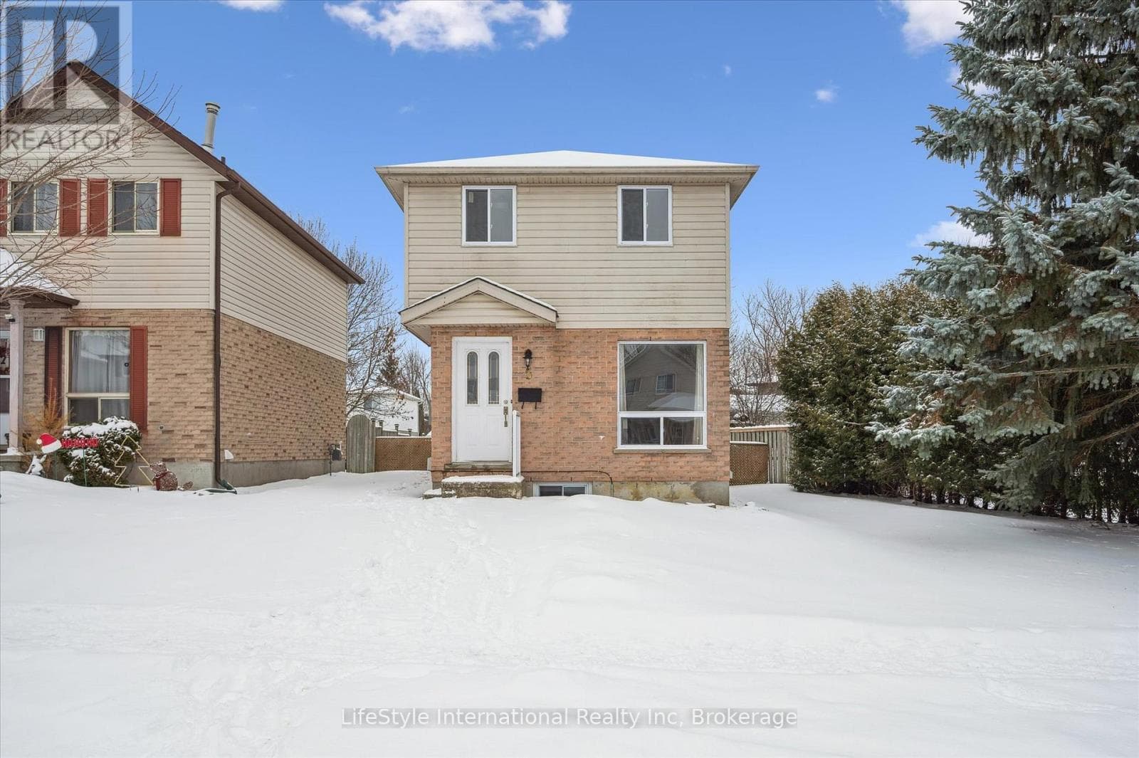 5 TROY CRESCENT — photo 2