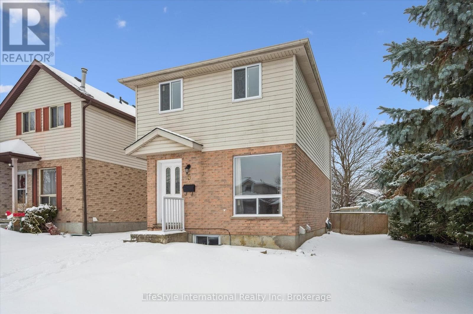 5 TROY CRESCENT — photo 3