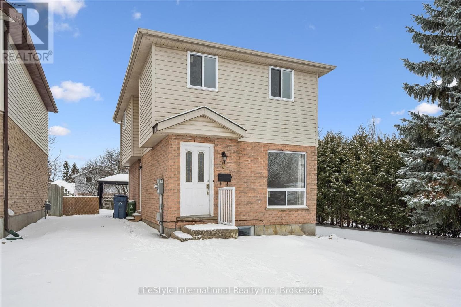 5 TROY CRESCENT — photo 4