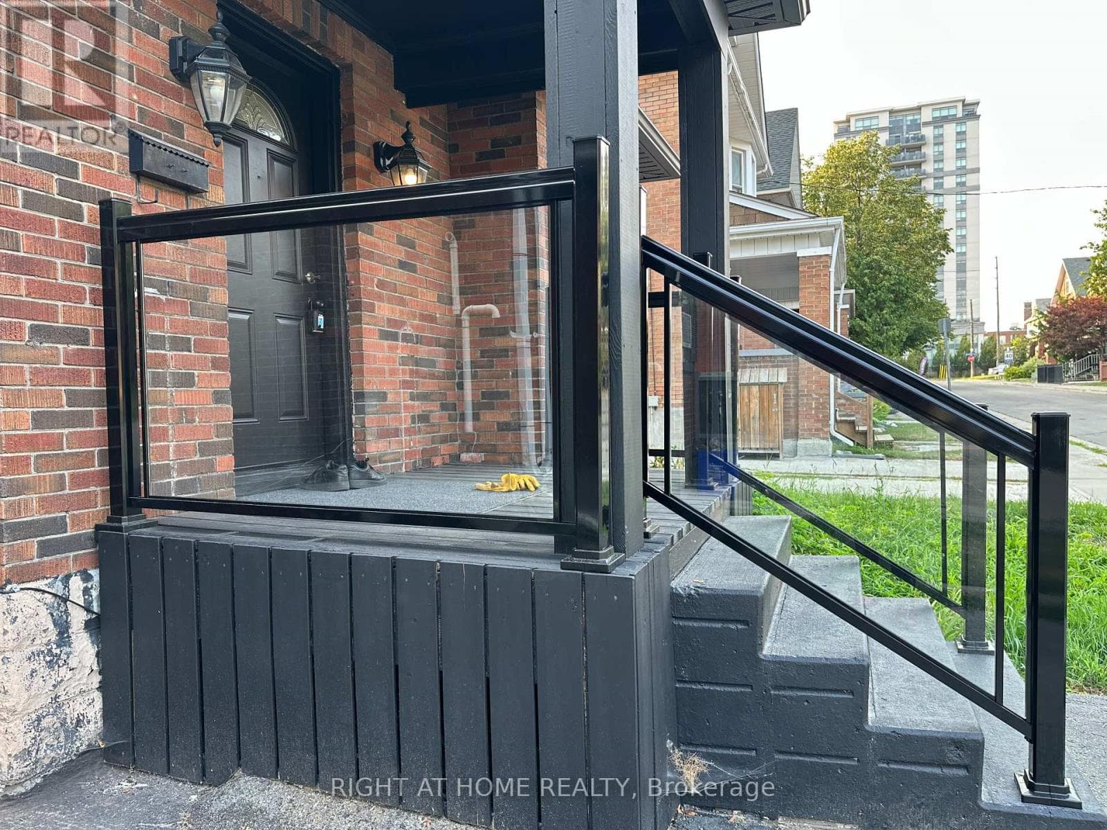 210 DEARBORN AVENUE — photo 4
