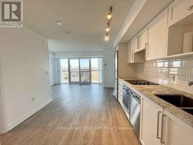 1519 - 275 VILLAGE GREEN SQUARE — photo 5