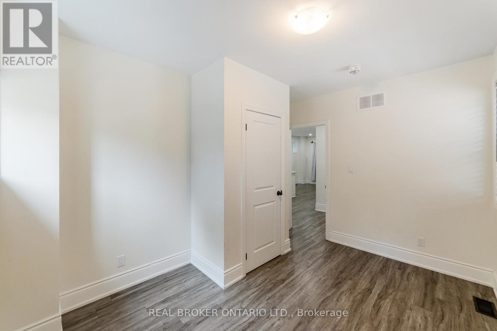 27 MELROSE AVENUE SOUTH — photo 2