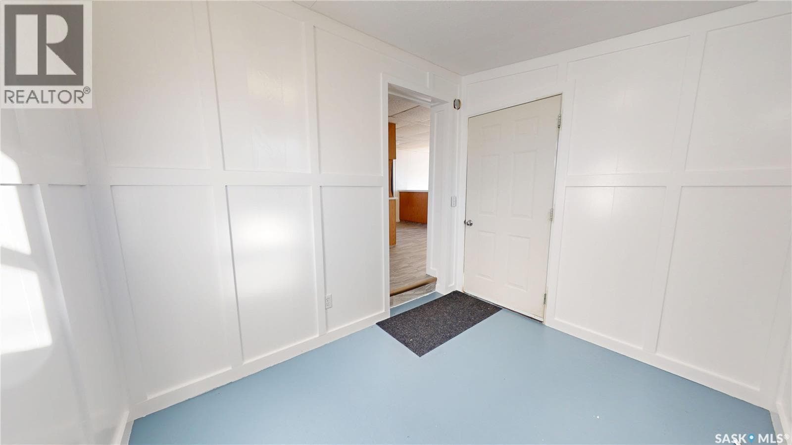 211 Railway AVENUE — photo 3