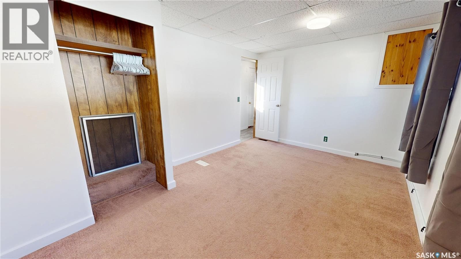 211 Railway AVENUE — photo 2