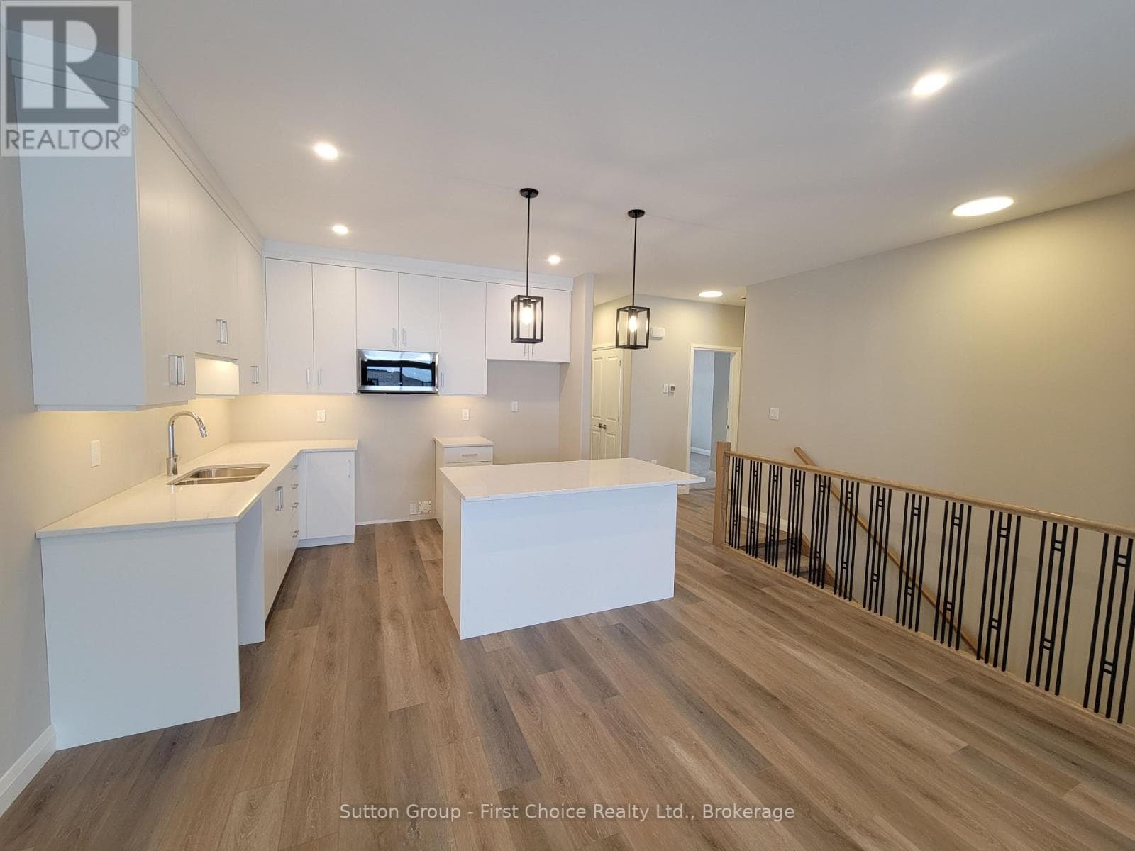 119 ROWE AVENUE — photo 5