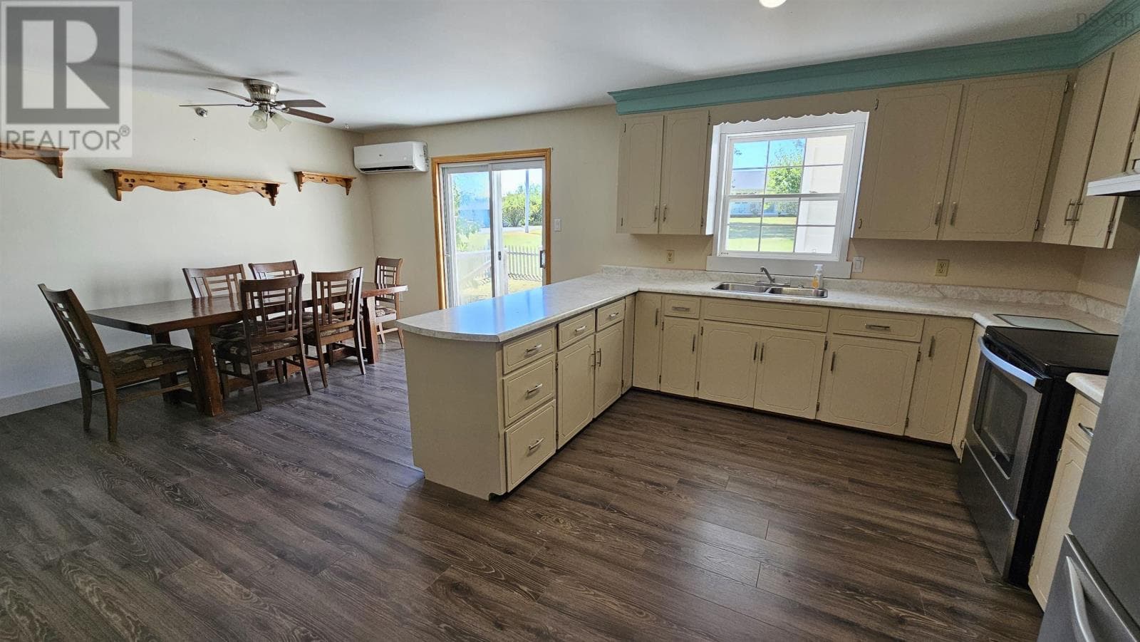 1066 HIGHWAY 2 — photo 4