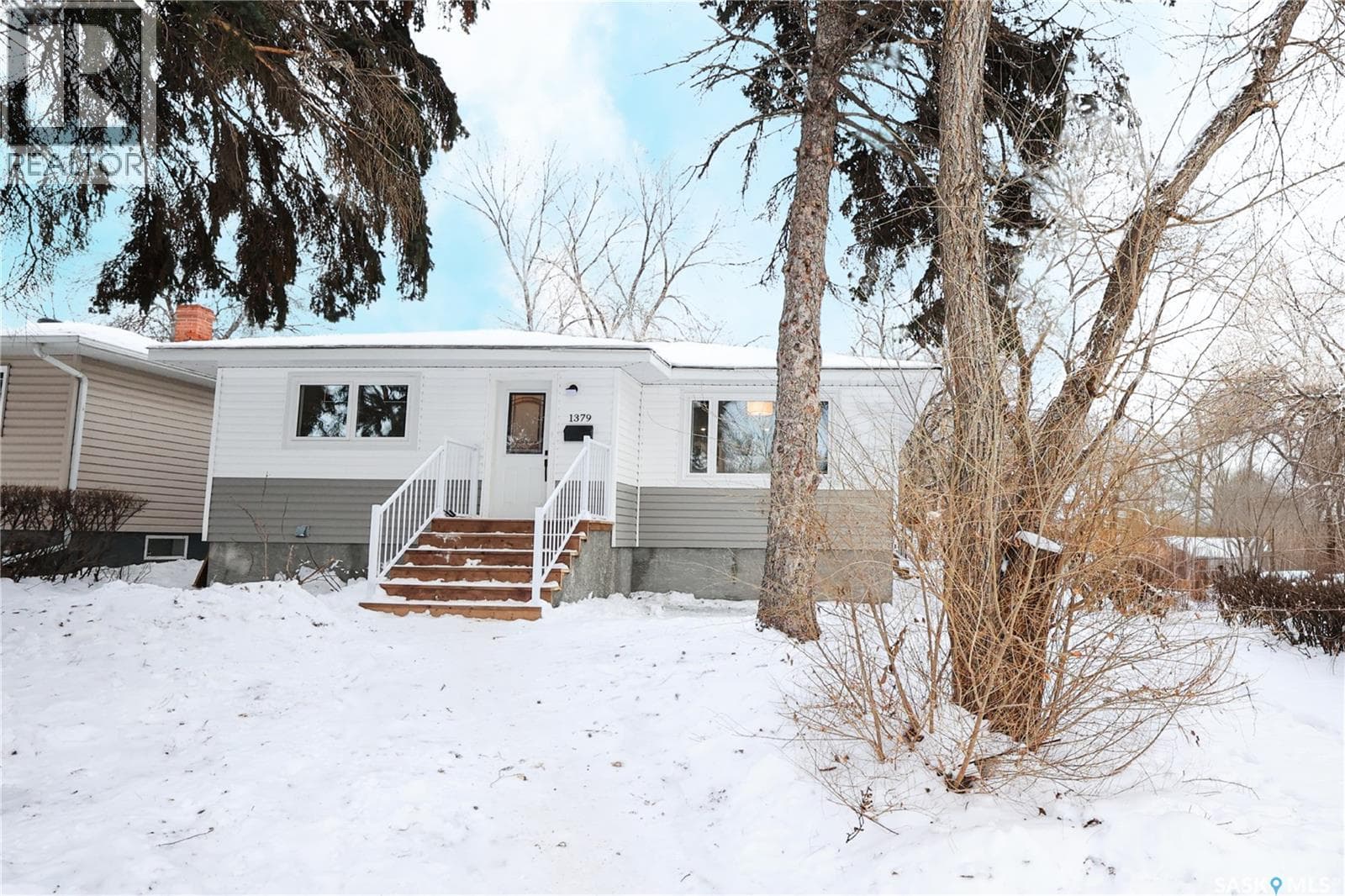 1379 MINTO STREET — photo 2