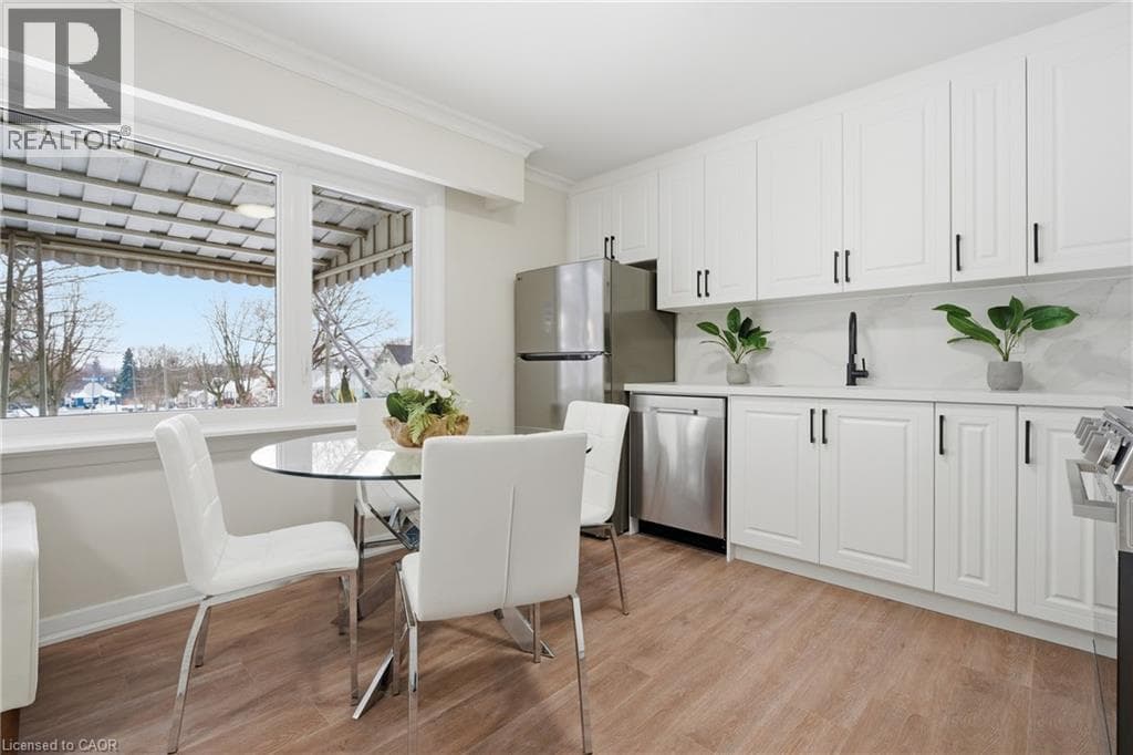 13 RIDGEWOOD AVENUE — photo 4