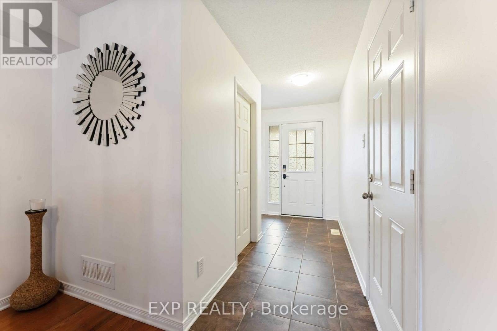 438 HARESFIELD COURT — photo 2
