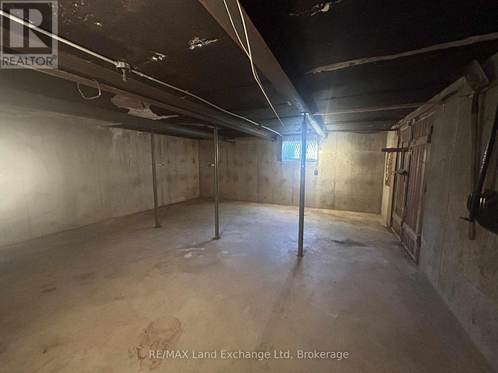 38 HILLCREST STREET WEST — photo 5