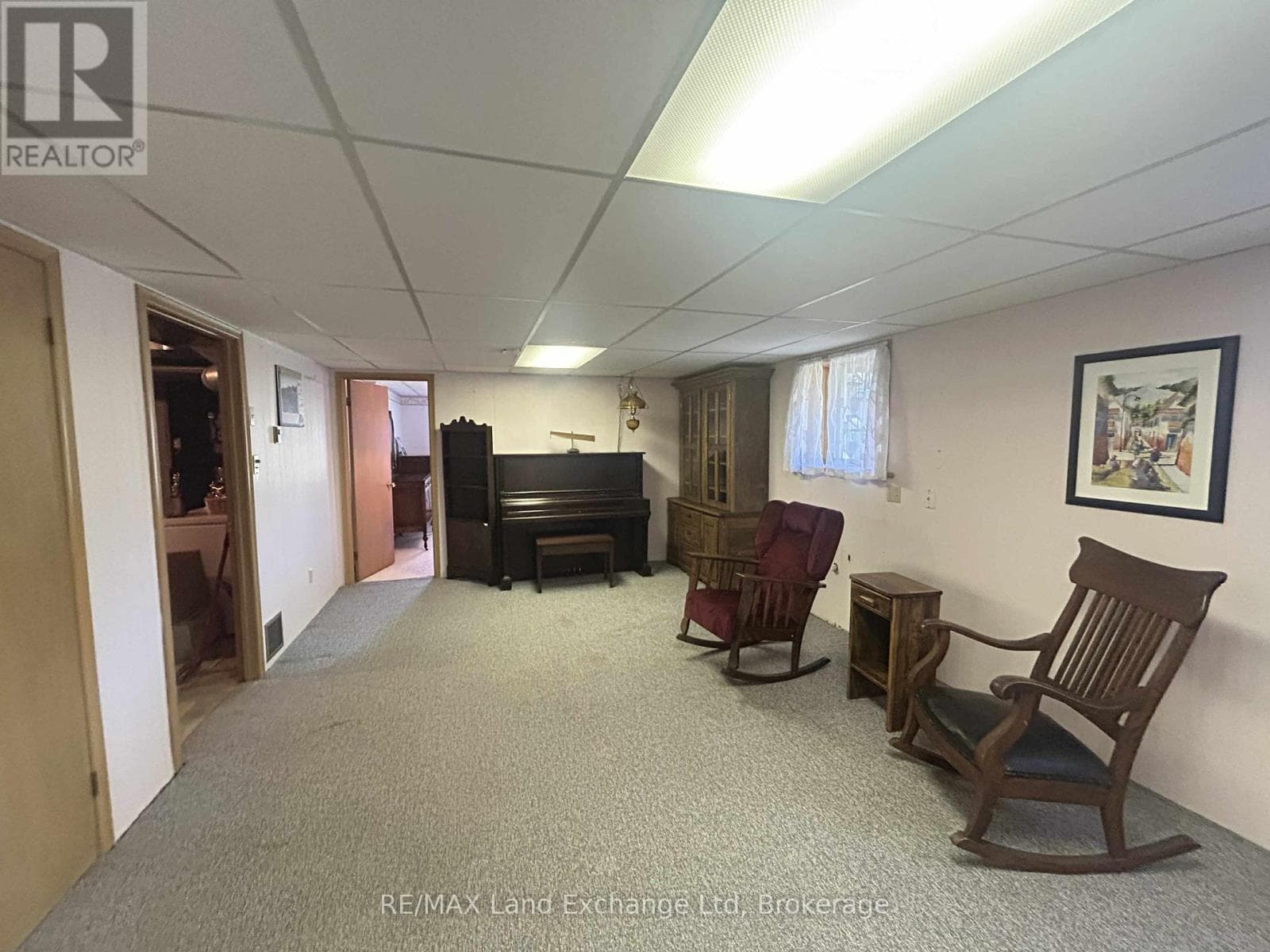 38 HILLCREST STREET WEST — photo 4
