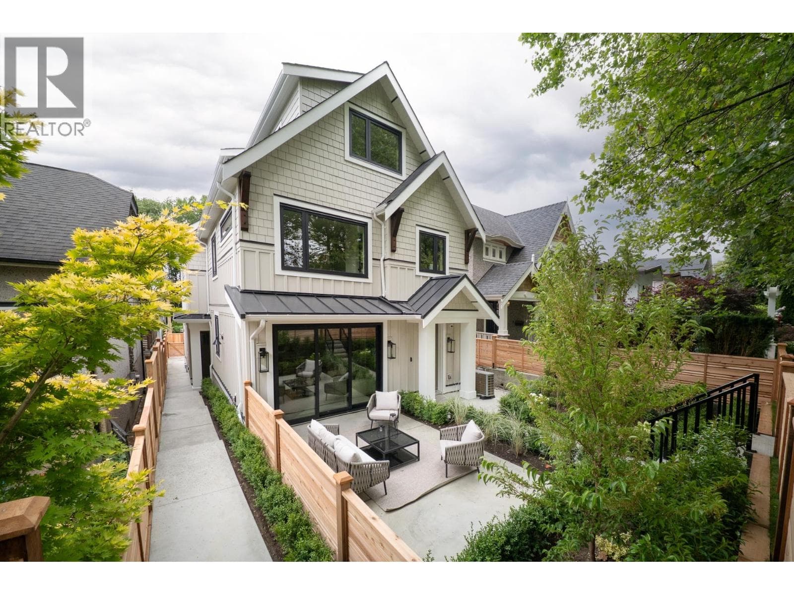 1 2154 E  6TH AVENUE — photo 3