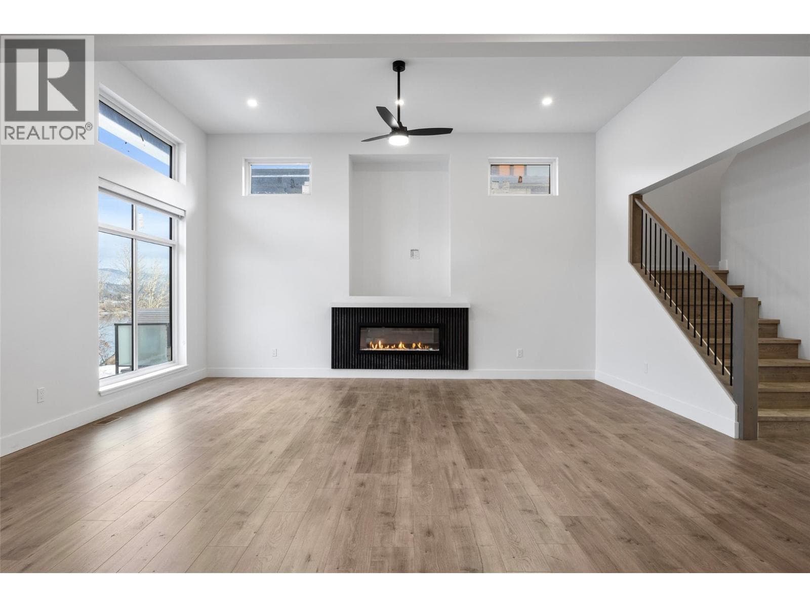 2850 THOMPSON DRIVE — photo 3