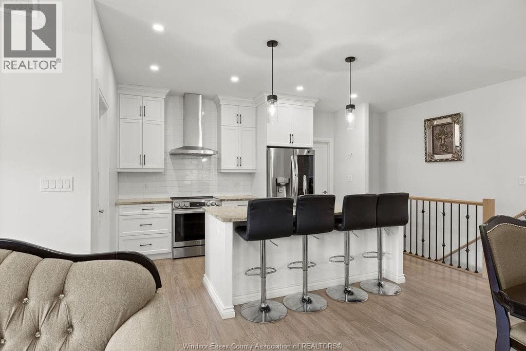 2431 BARKLEY AVENUE, Windsor — photo 3