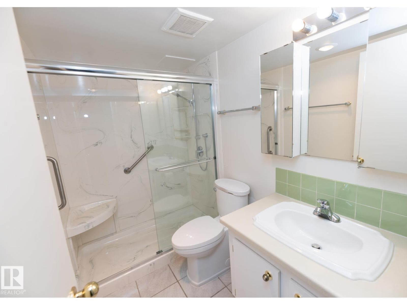 #1202 9835 113 ST NW in WÎHKWÊNTÔWIN