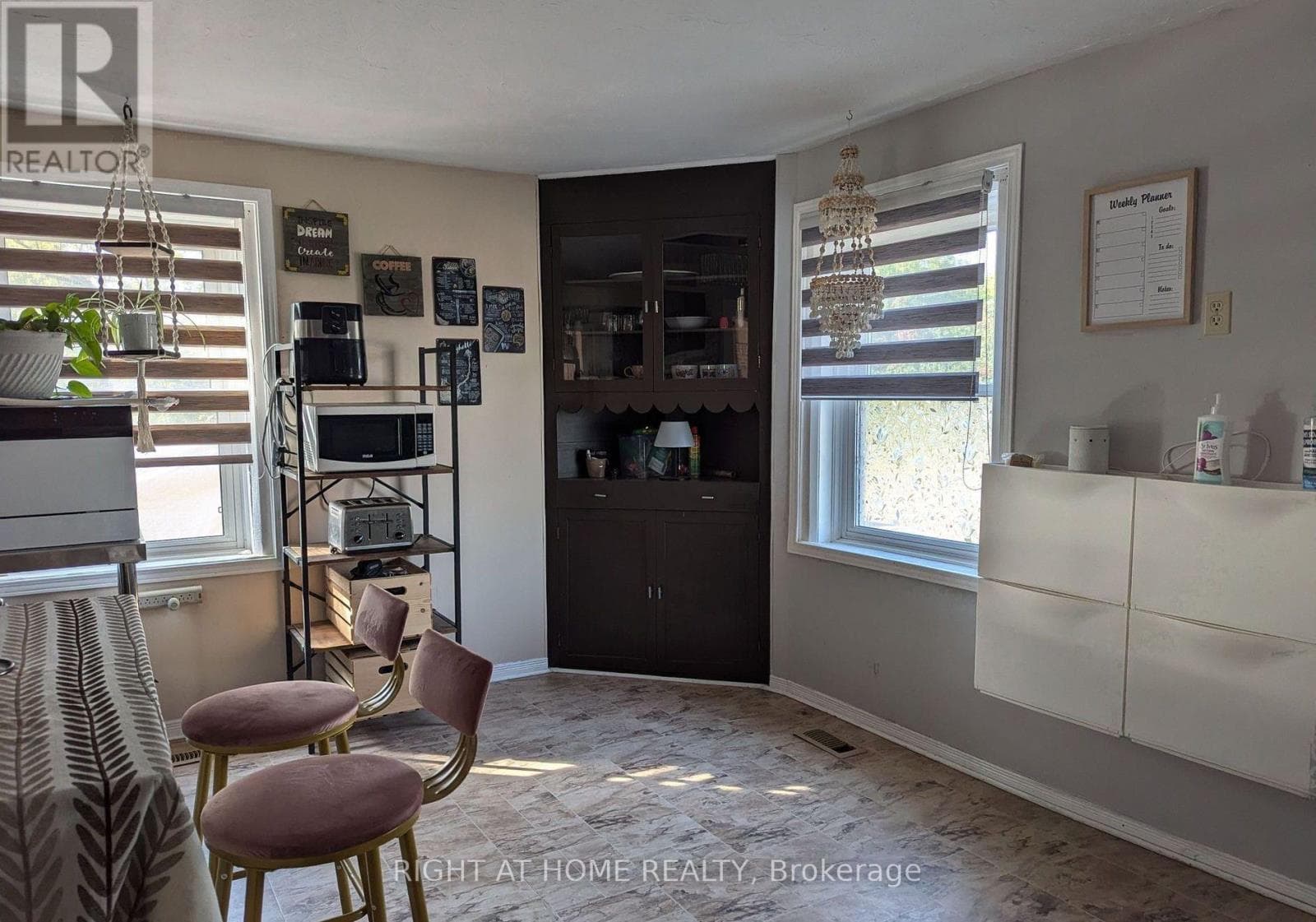 521 MCCOOL STREET — photo 2