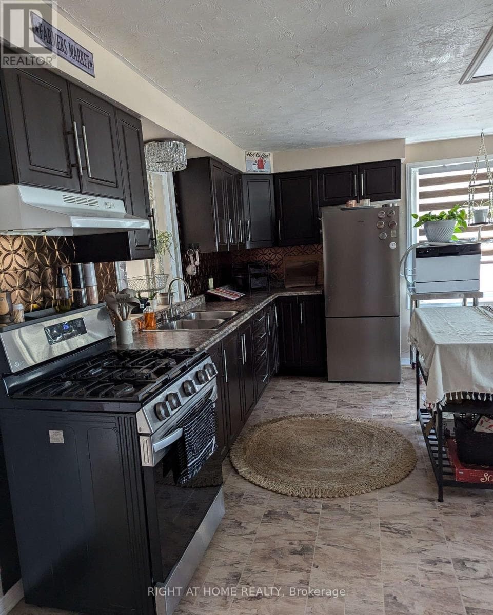521 MCCOOL STREET — photo 3