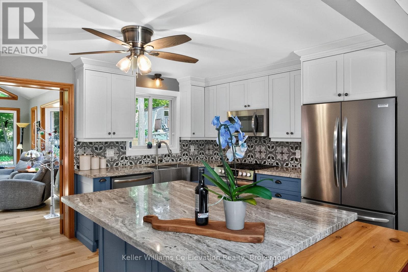 16 MUNDY AVENUE in