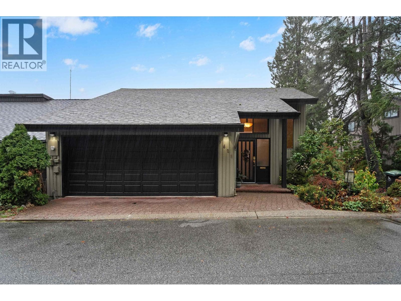 5625 EAGLE COURT in Upper Capilano