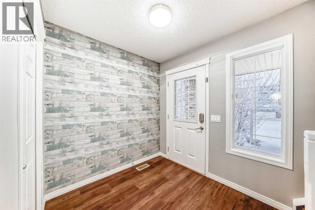 340 MORNINGSIDE CRESCENT SOUTHWEST — photo 5