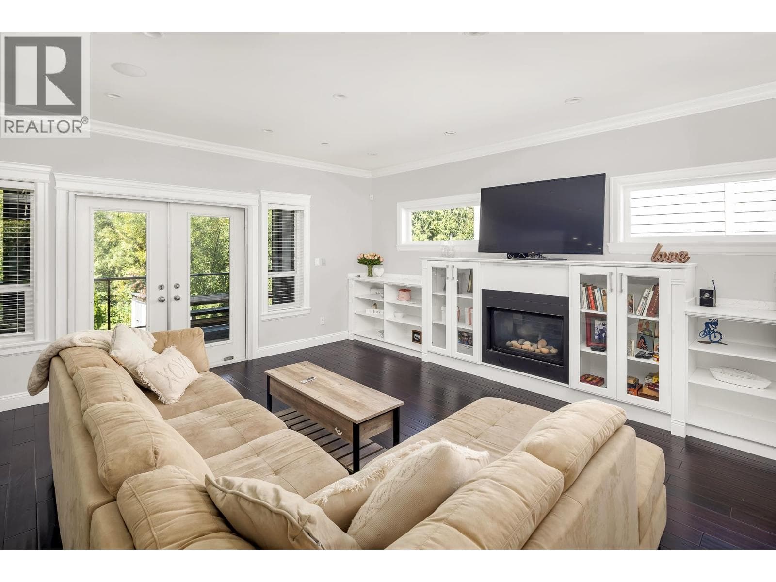 1020 JAY CRESCENT — photo 3