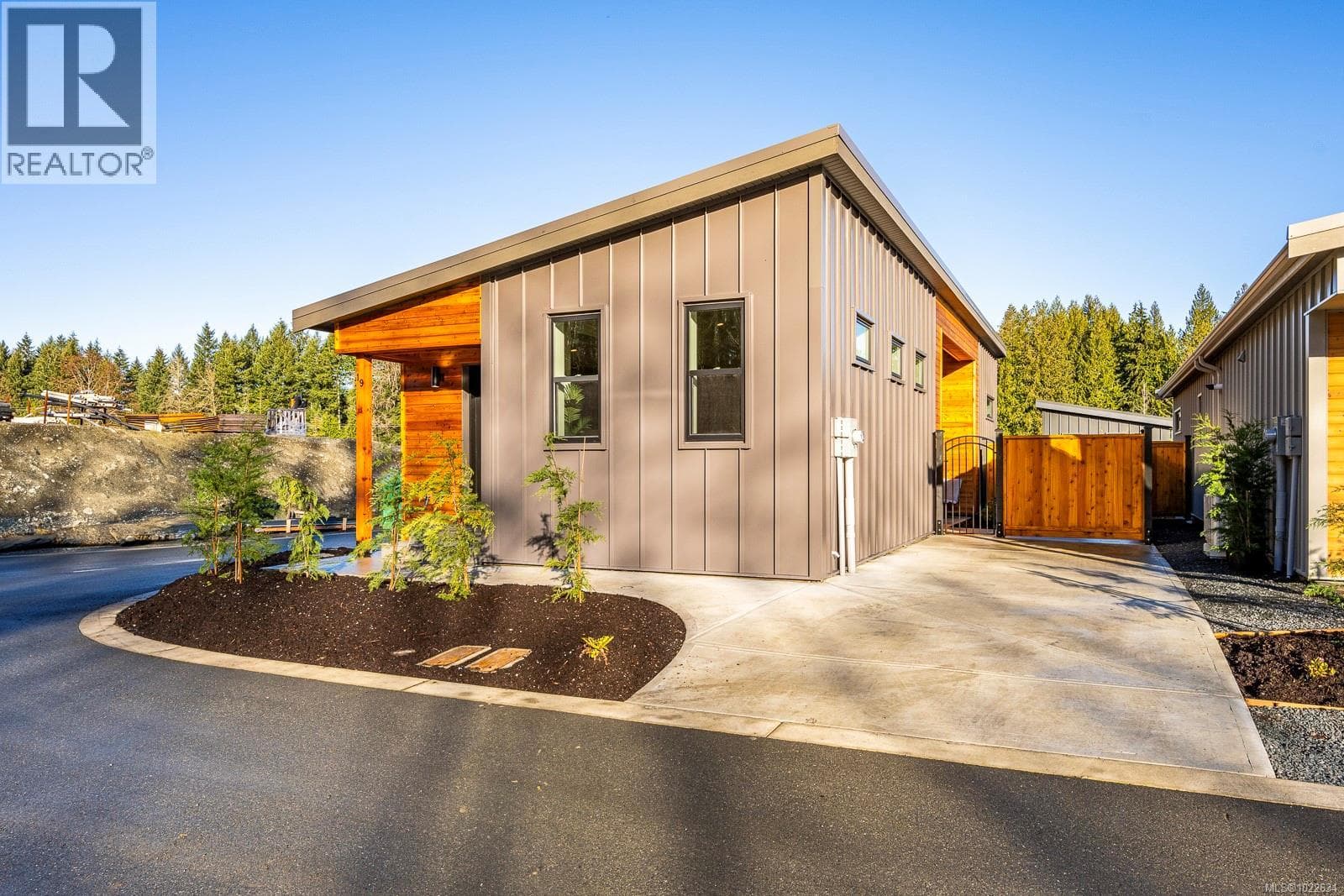 24 3025 ROYSTON ROAD in 