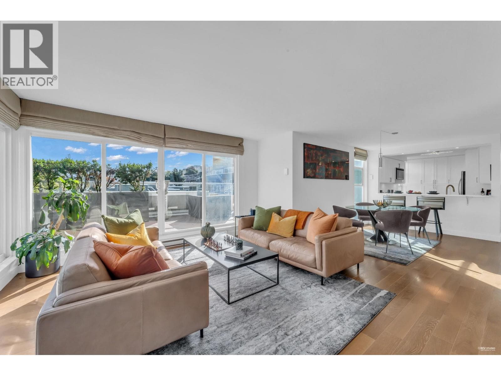 2243 OAK STREET — photo 3