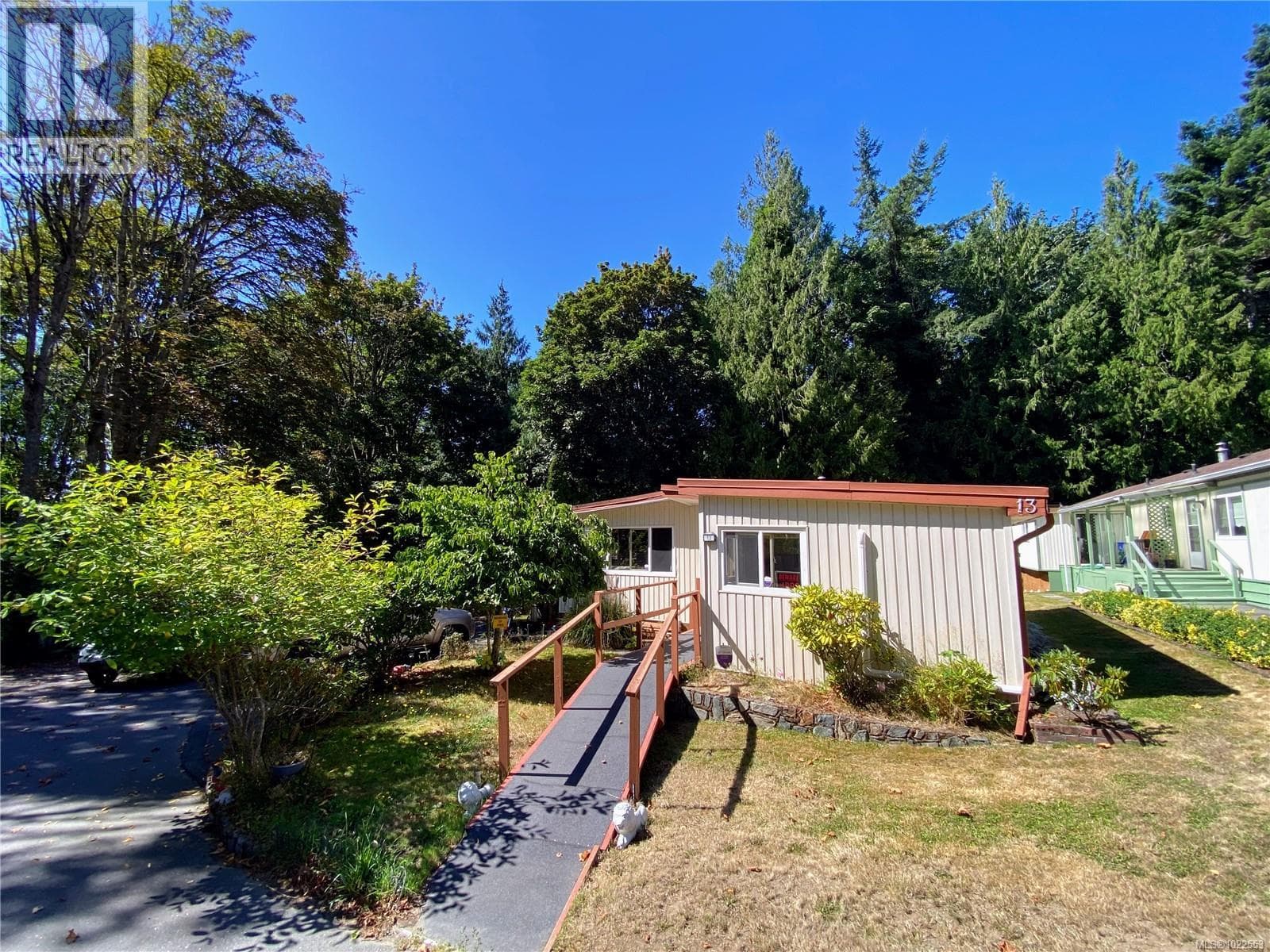 13 5838 Blythwood Rd — photo 2