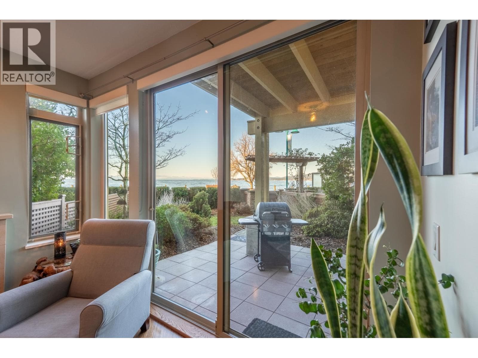 105 5160 DAVIS BAY ROAD — photo 2