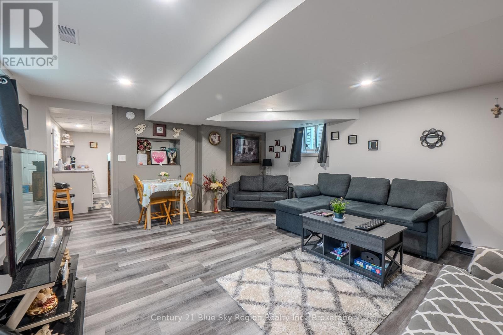 242 PRINCESS STREET EAST — photo 3