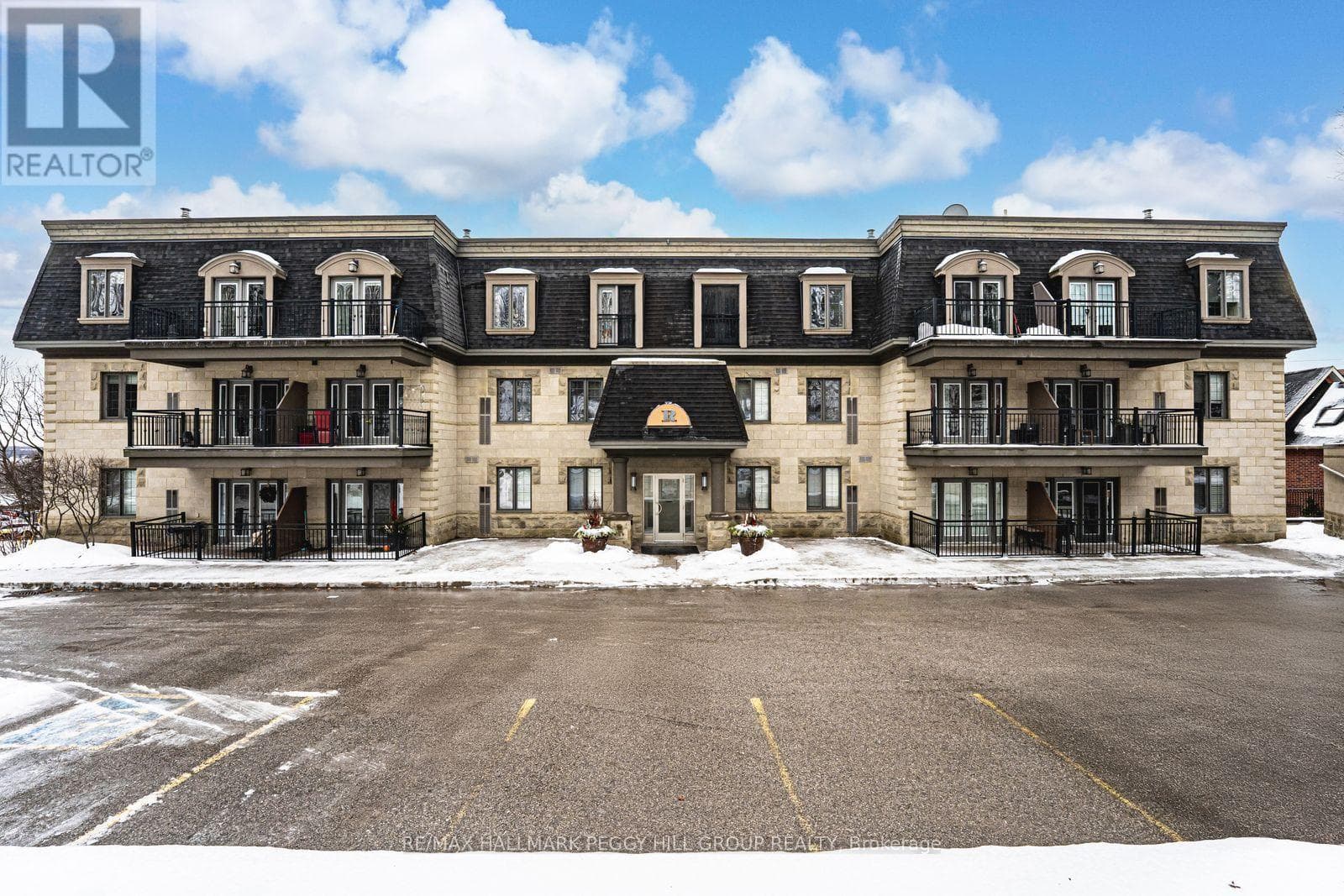104 - 200 COLLIER STREET in 