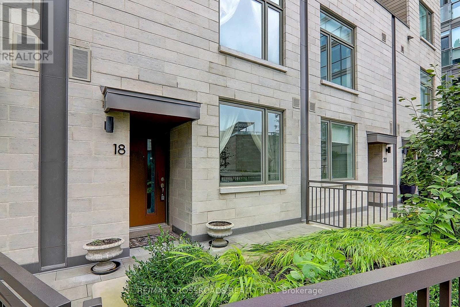TH18 - 270 DAVENPORT ROAD in Annex