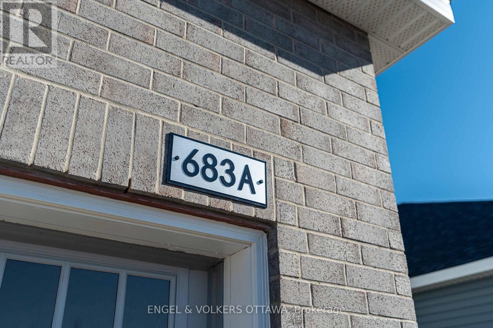 683 FISHER STREET — photo 3