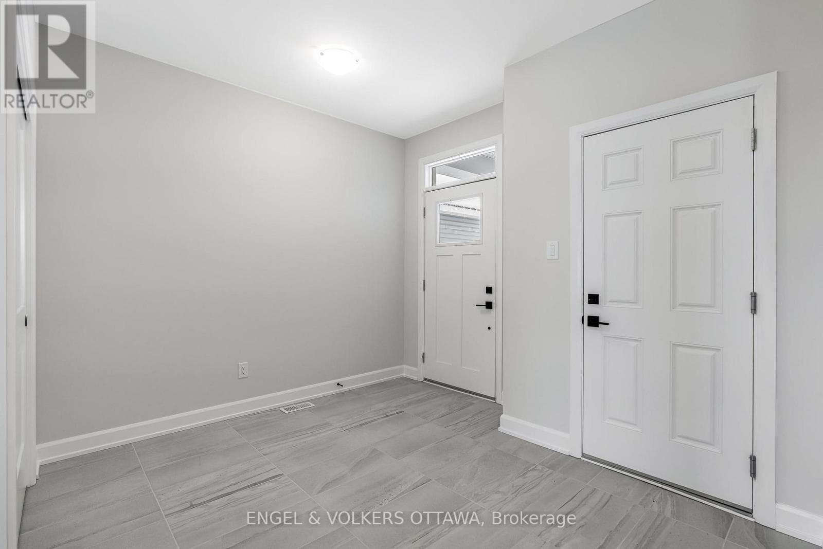 683 FISHER STREET — photo 4