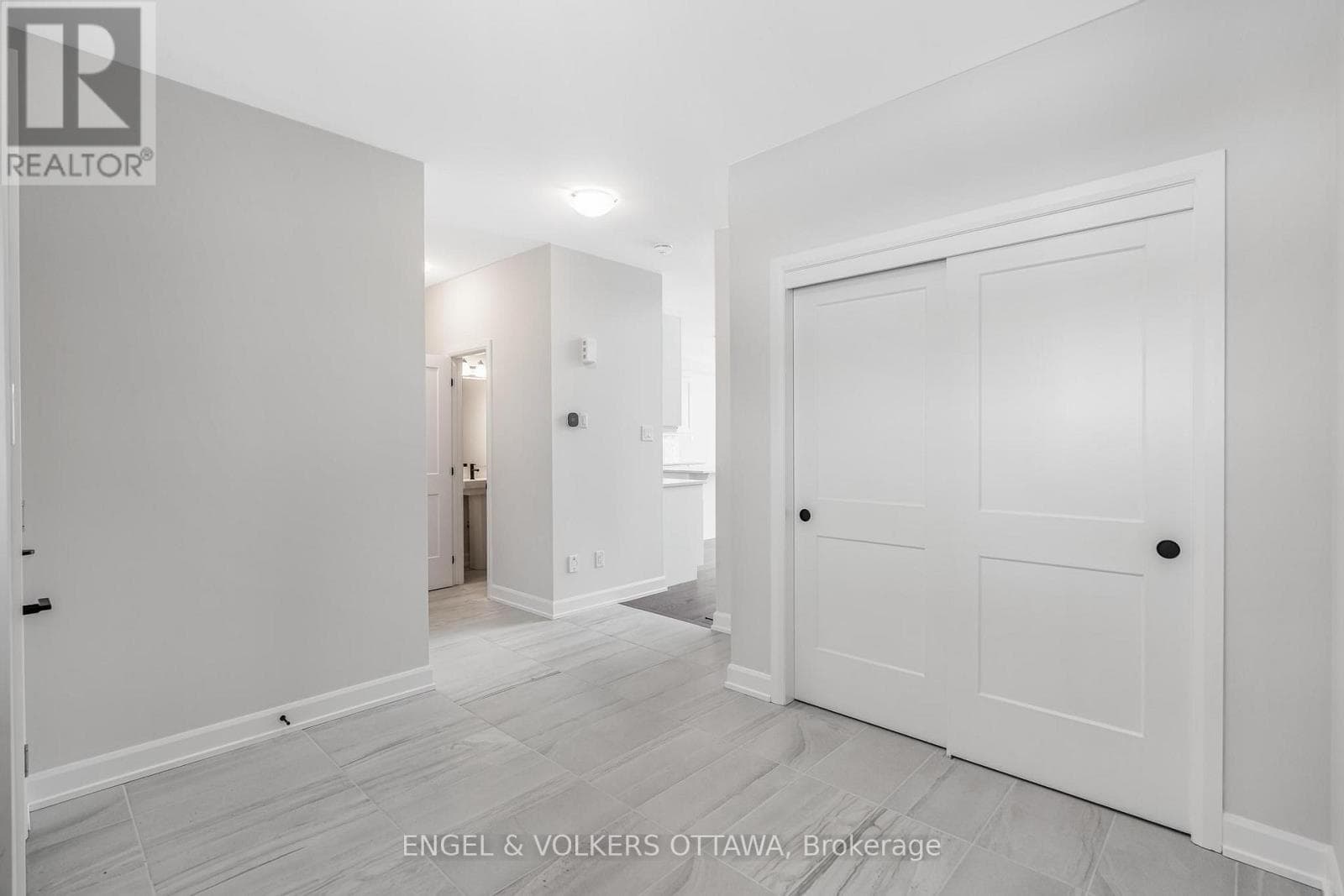 683 FISHER STREET — photo 5
