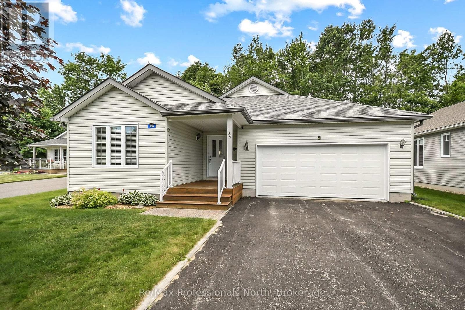136 HEDGEWOOD LANE in 