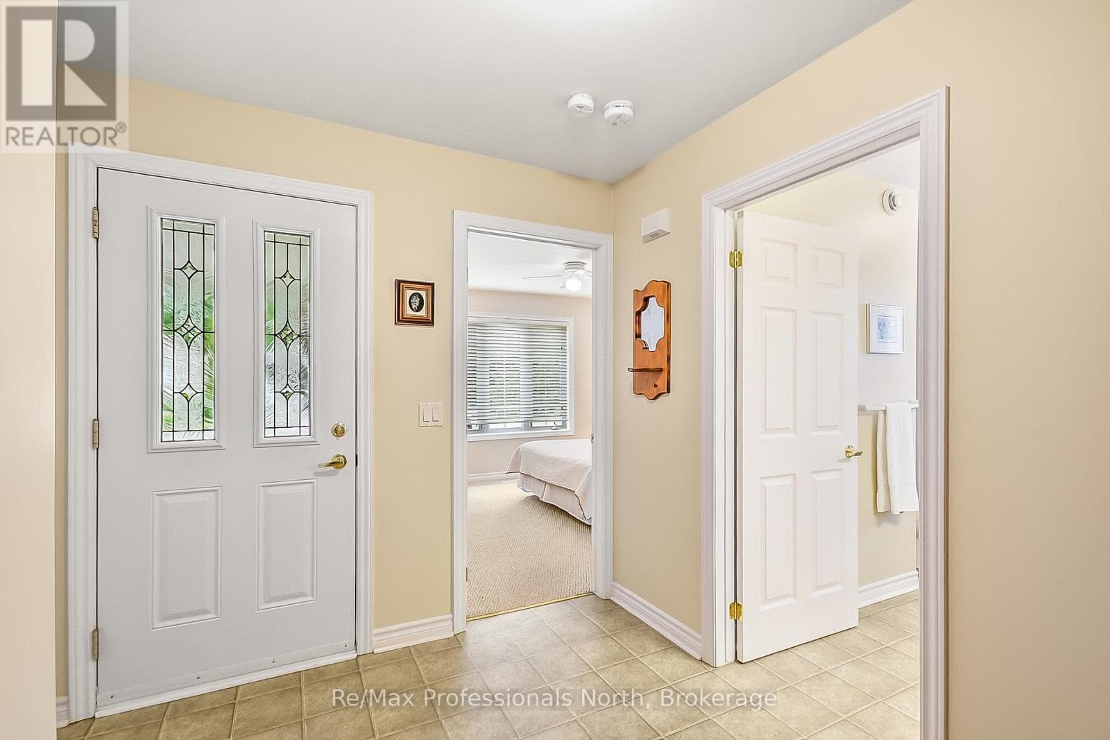 136 HEDGEWOOD LANE — photo 2