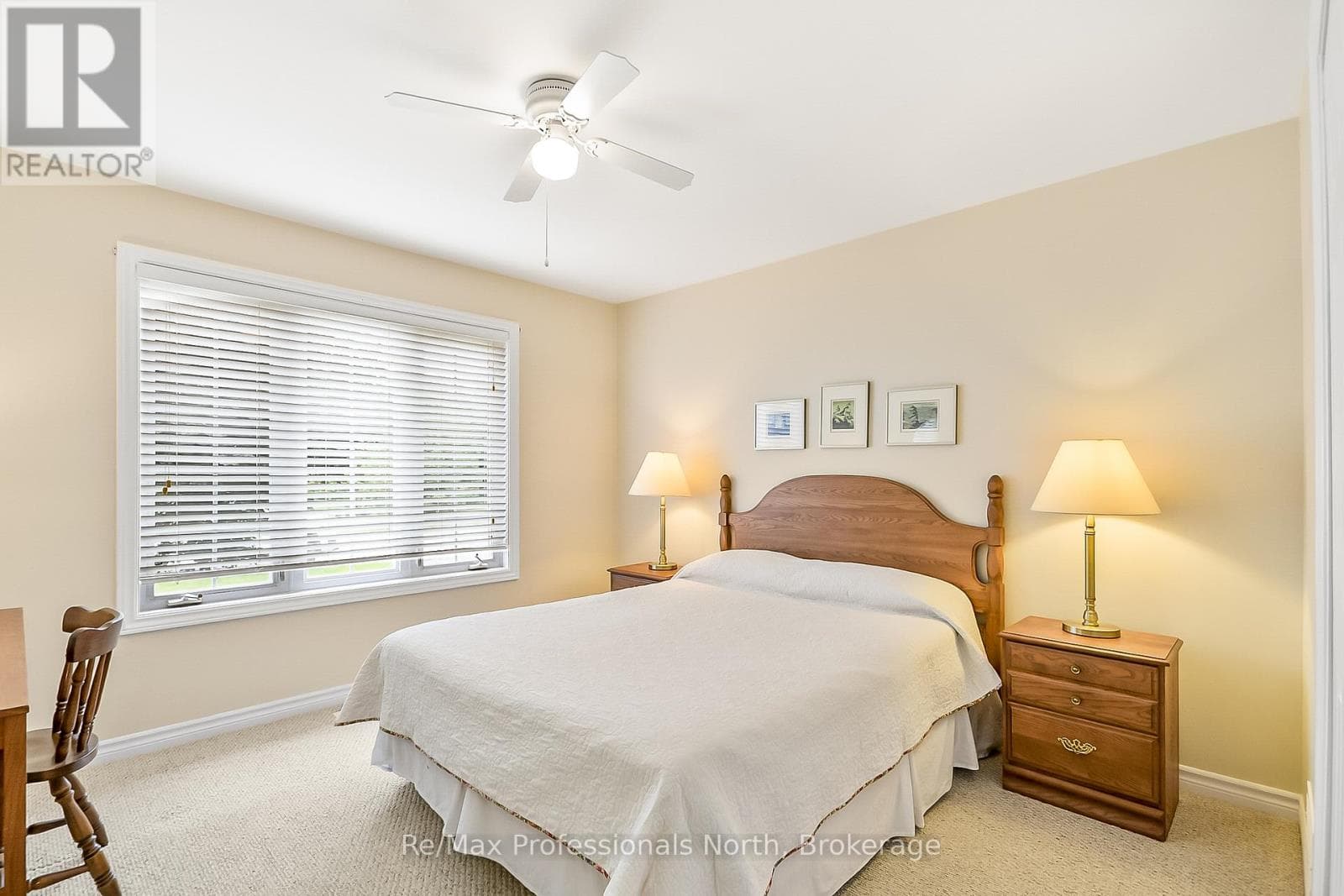 136 HEDGEWOOD LANE — photo 3