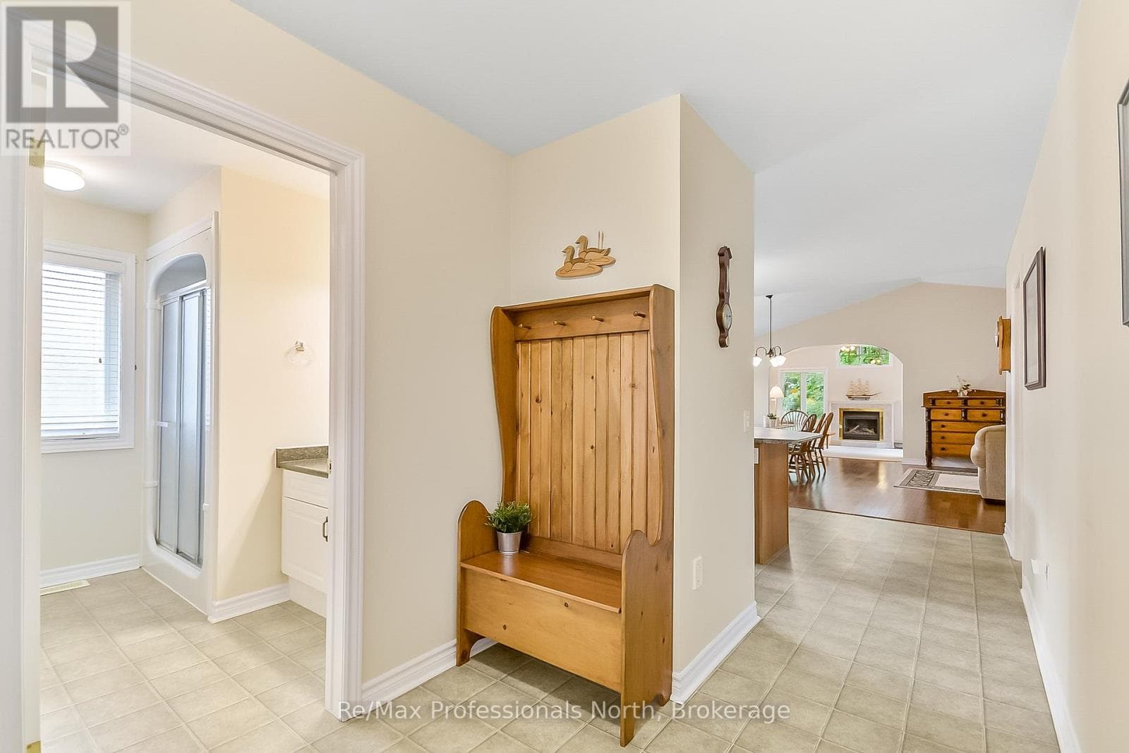136 HEDGEWOOD LANE — photo 5