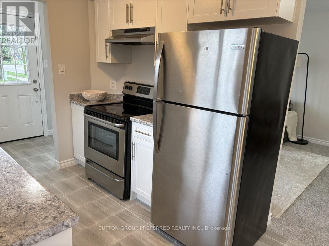 195 SIMPSON CRESCENT — photo 3
