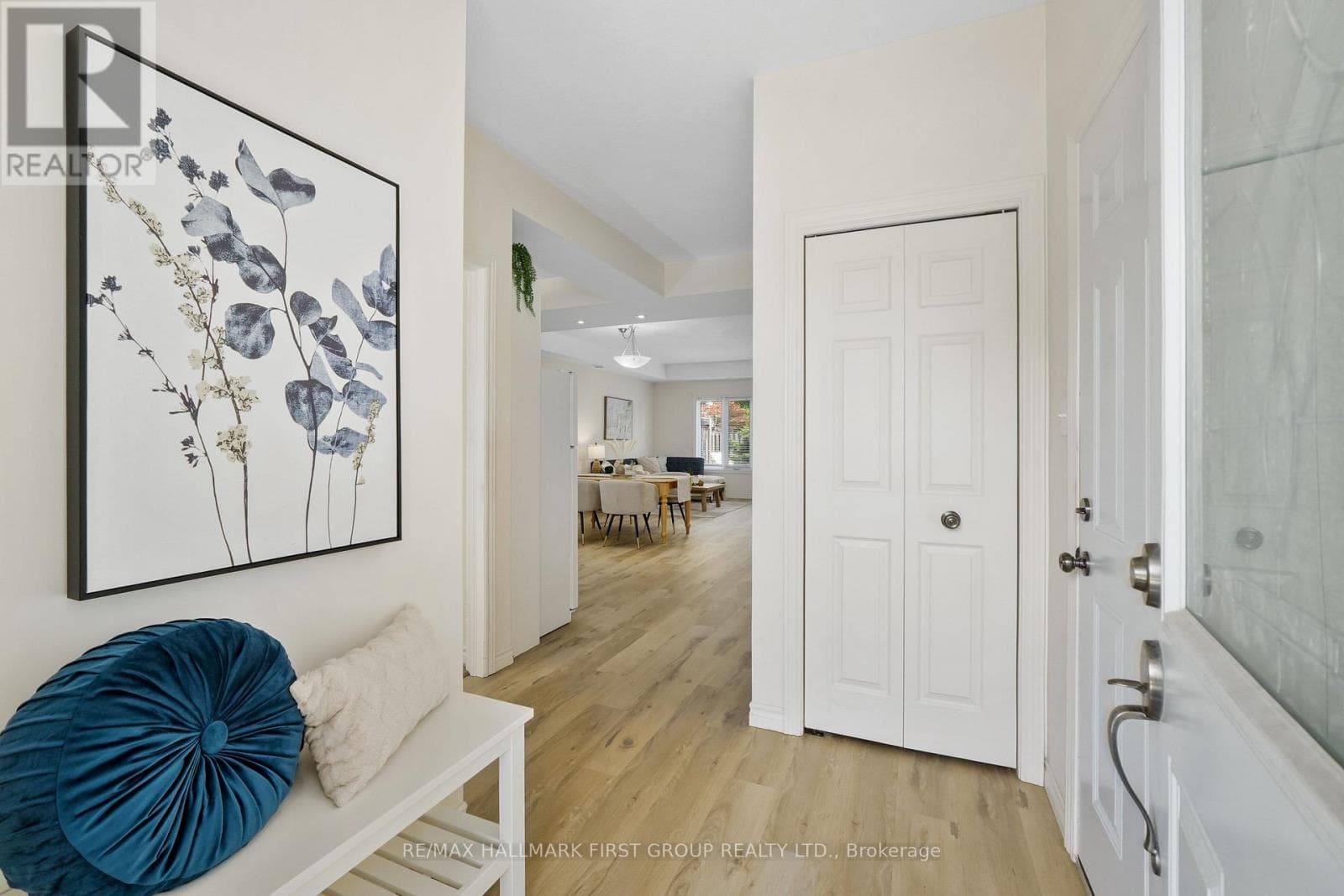 203 - 17 GEORGE COURT — photo 4