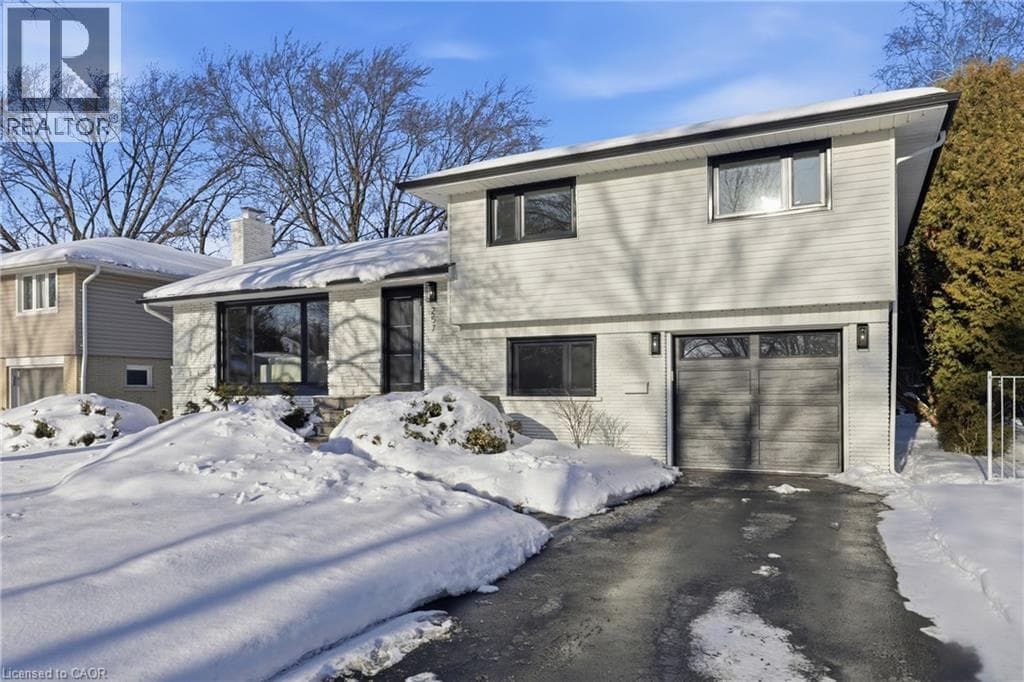257 STRATHCONA DRIVE — photo 2