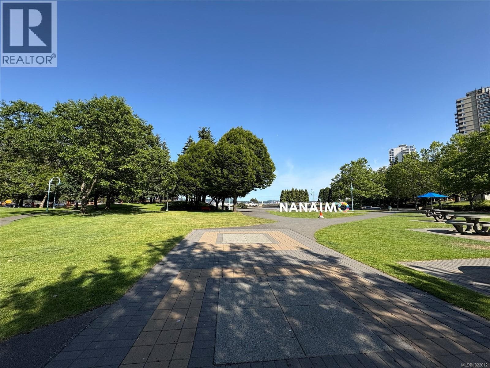 55 COMOX ROAD, Vancouver Island — photo 4