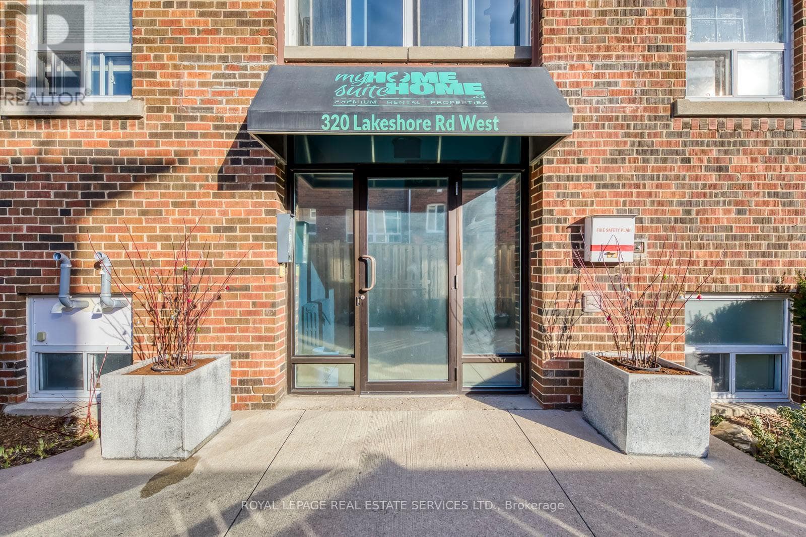 322 LAKESHORE ROAD W — photo 3