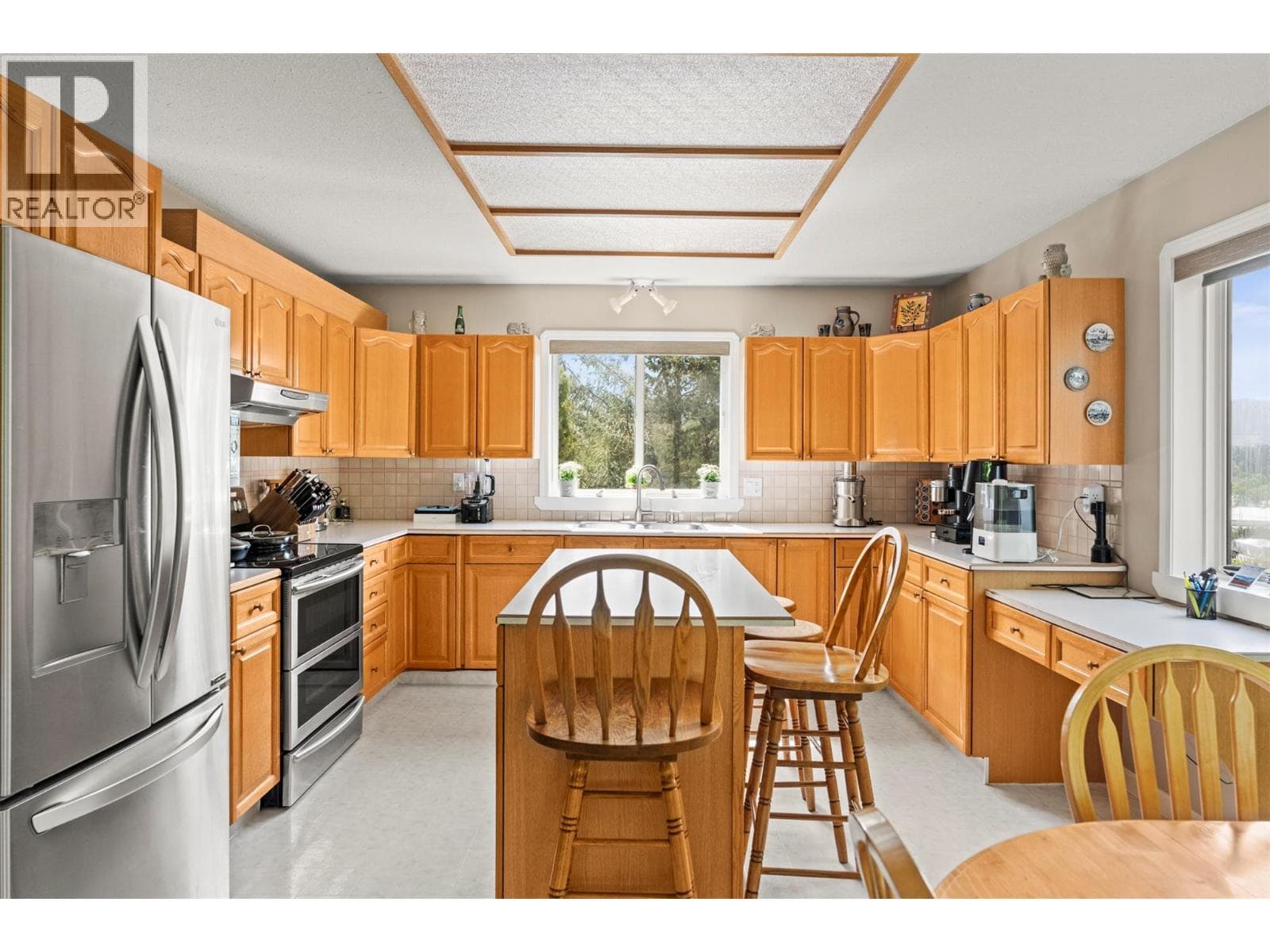 3025 MURISON PLAZA, Interior REALTORS® — photo 4