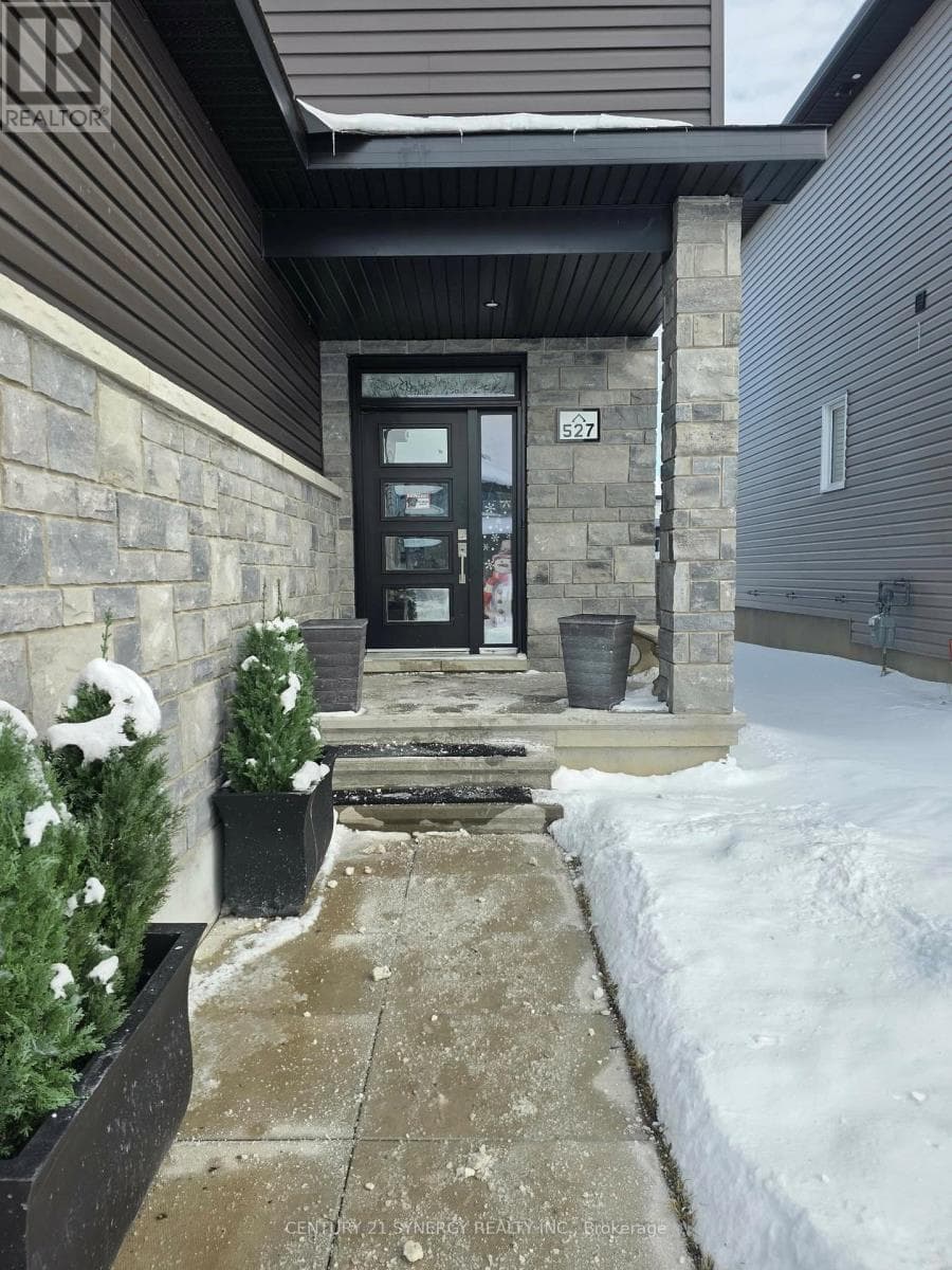 527 CHAMBORD STREET — photo 3