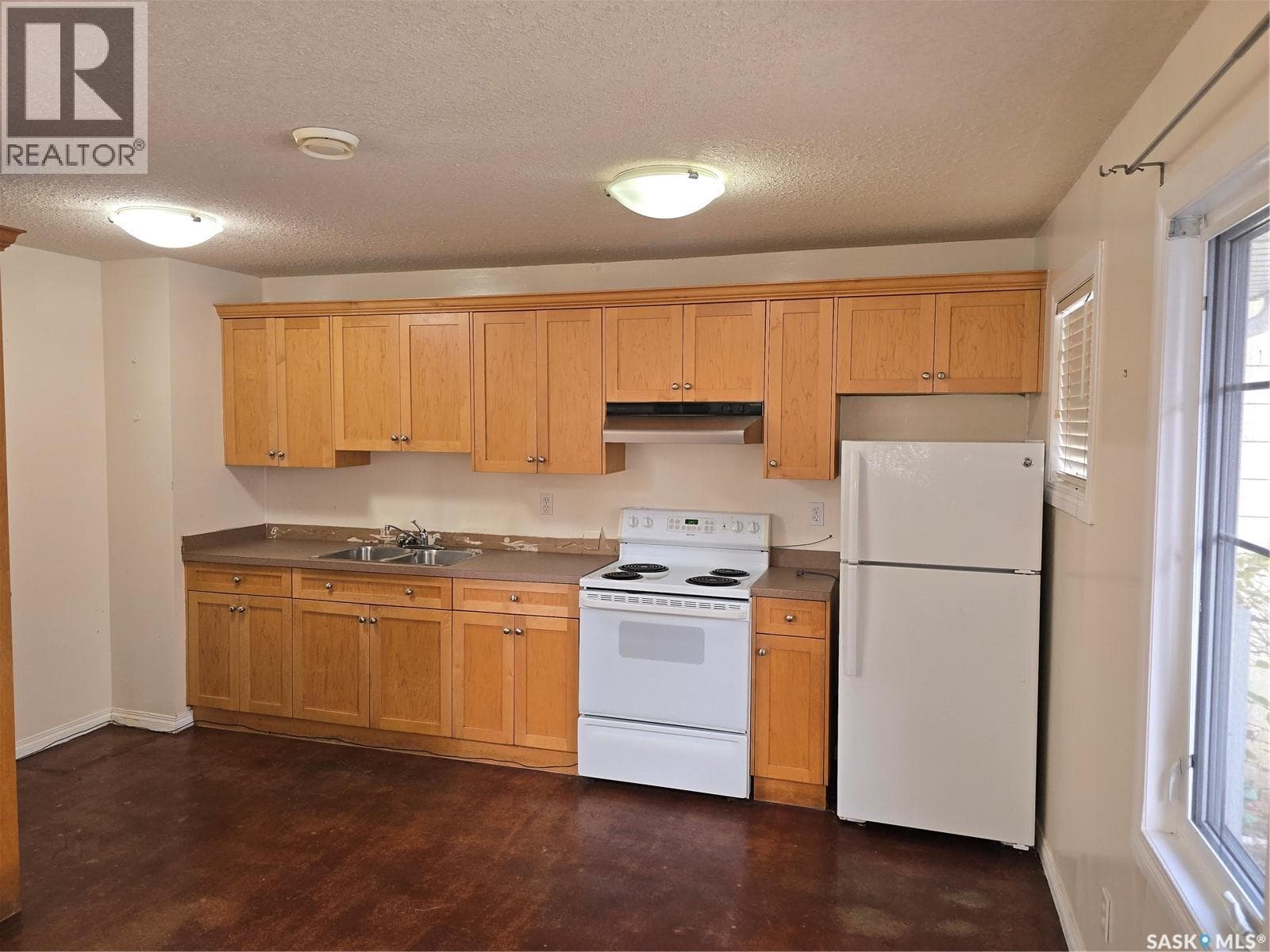 924 MONTAGUE STREET — photo 2