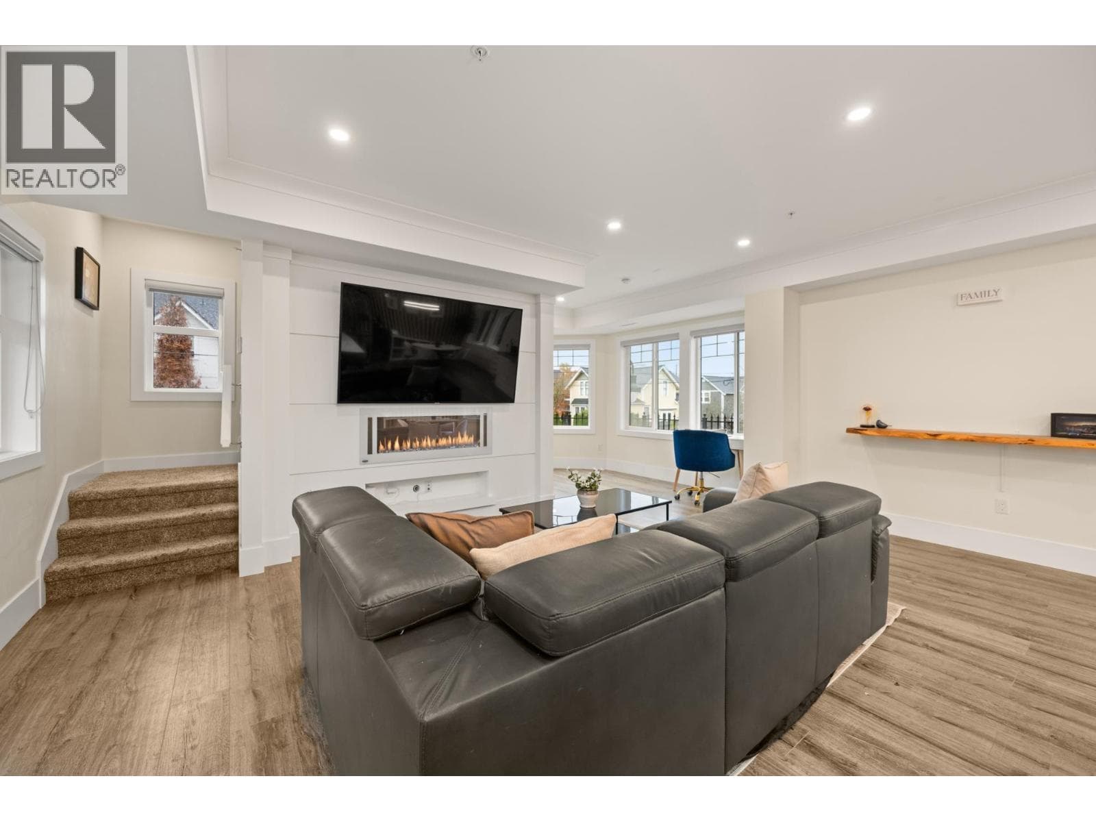 4931 47A AVENUE AVENUE — photo 3