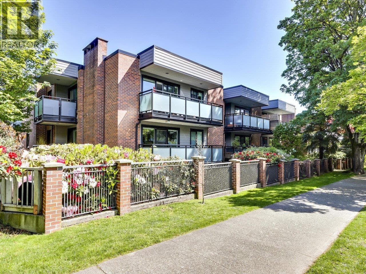 307 2255 YORK AVENUE in Kitsilano